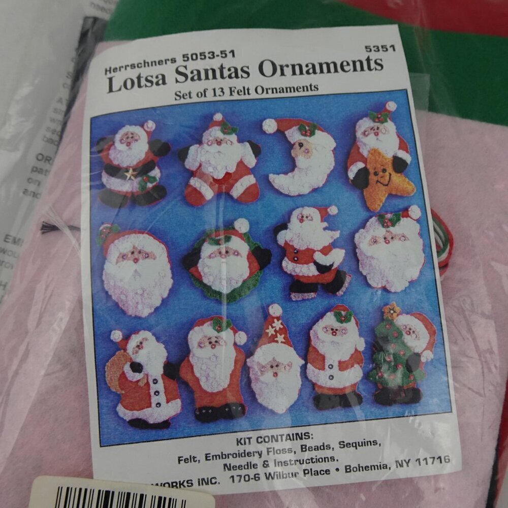 Design Works Crafts Lotsa Santas Felt Ornaments Kit Set of 13 Christmas Craft - Picture 2 of 3